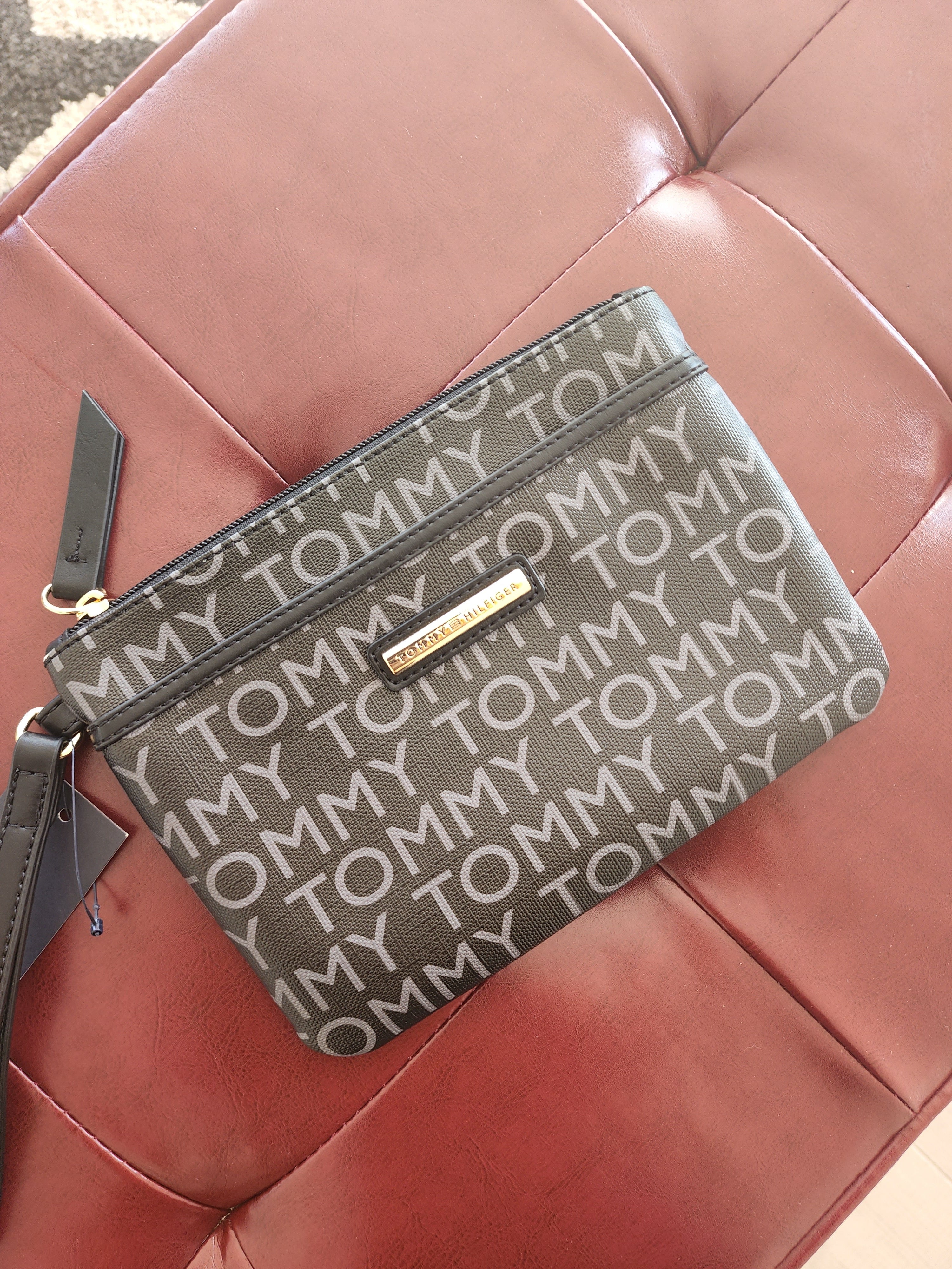 Tommy Hilfiger Wristlet Blk Grey For the Working Lady